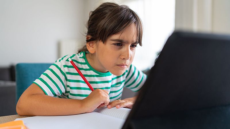 Con bata blanca - Crece la pobreza visual en España - 11/10/24