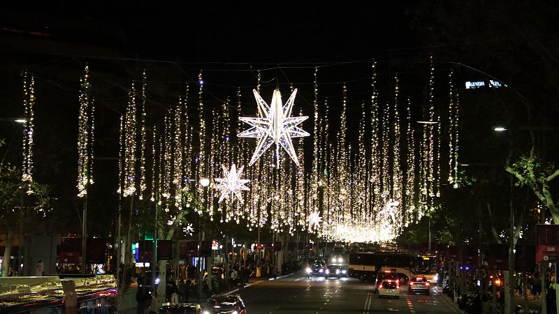 Un Nadal amb més llums, més hores i més presència als barris i districtes de Barcelona