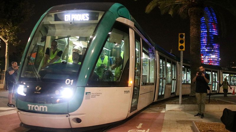 Barcelona es prepara per a la inauguració del tramvia Glòries-Verdaguer