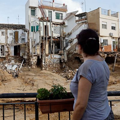 Las Mañanas de RNE - Ana, voluntaria en Valencia: \"Es necesario que se diversifique la ayuda para la DANA\" - Escuchar Ahora