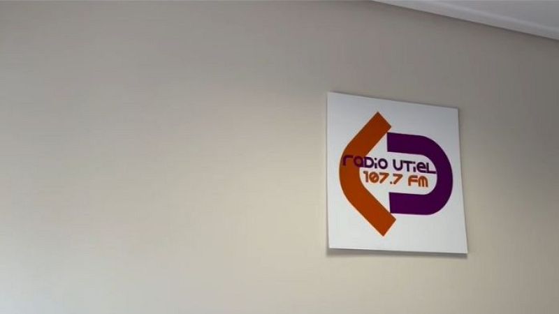24 horas - 100 años de radio: Cómo trabaja la radio local de Utiel cubriendo la DANA
