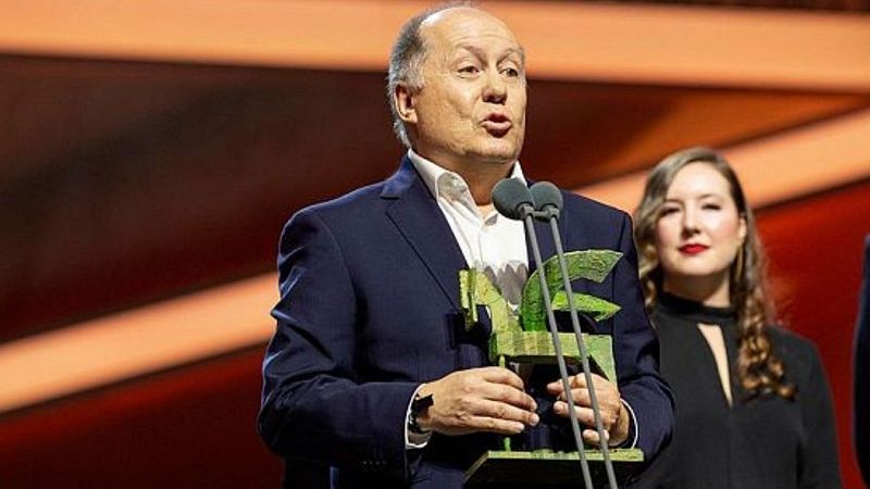 Benigno Moreno y el equipo de "Ficción sonora" recogen el Premio Ondas al Mejor Programa de Radio.