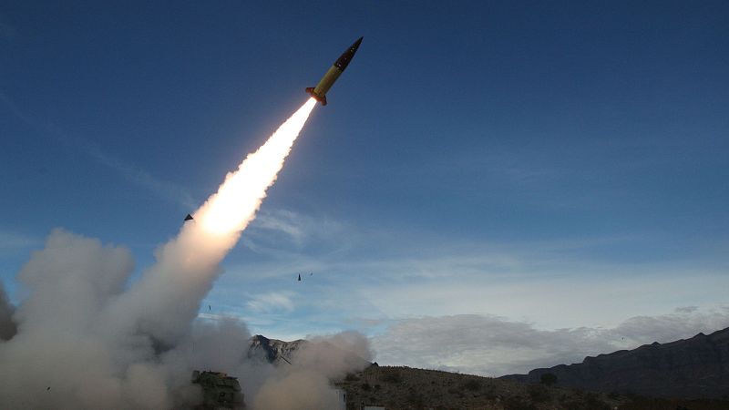 Cinco Continentes - EEUU permite a Ucrania usar misiles de largo alcance ATACMS para atacar Rusia