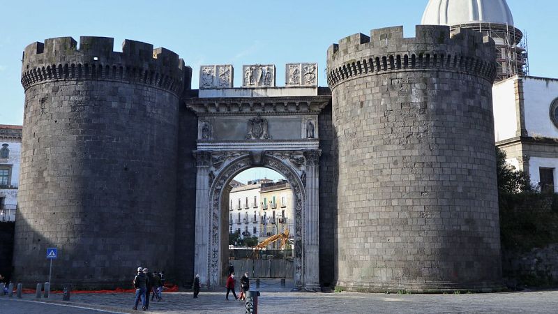 La puerta de Europa - Puertas napolitanas - 06/12/24