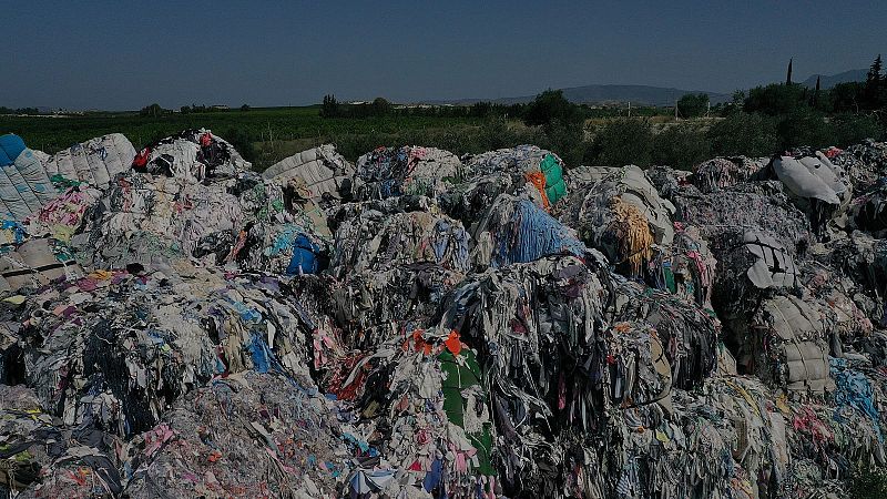 A golpe de bit - El (no) reciclaje de la ropa - 09/12/24