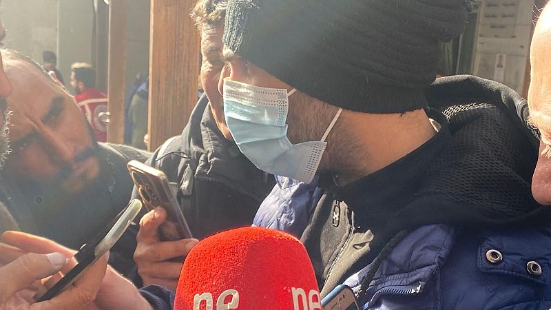 Qassem, preso en Sednaya, se tapa la cara para esconder su tortura - 14 horas | Escuchar