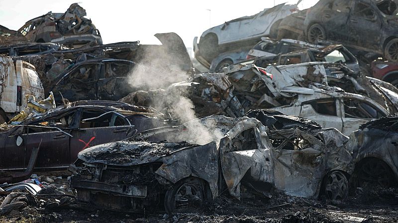 Alcaldesa de Catarroja: "Deberían venir las compañías de seguros a retirar los vehículos"