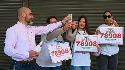 14 Horas - El 78.908, primer premio del Sorteo del Ni�o, cae �ntegramente en Le�n - Escuchar ahora