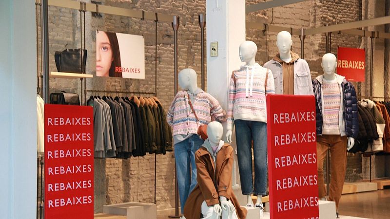 El comerç local afronta les rebaixes amb optimisme, tot i que amb menys estoc i descomptes