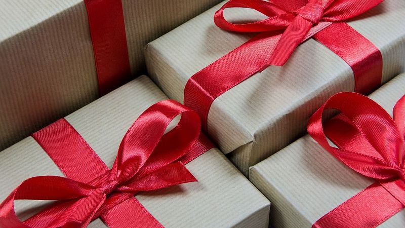 L'Entrellat - Us heu plantejat alguna vegada revendre un regal? 4 de cada 10 persones ho fan... - L'Entrellat | Escoltar