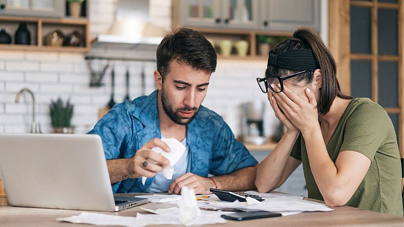 Economía de bolsillo - ¿Por qué hablar de dinero puede ser incómodo pero esencial? - 12/01/25 - escuchar ahora