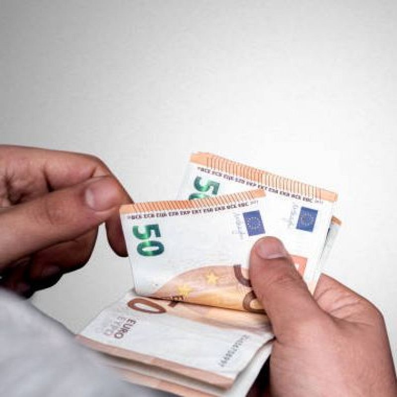 Fin de mes - El salario mínimo y los impuestos