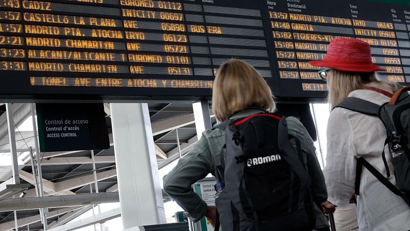 La resignació dels usuaris dels transports per la fi dels descomptes | Lola Santiago