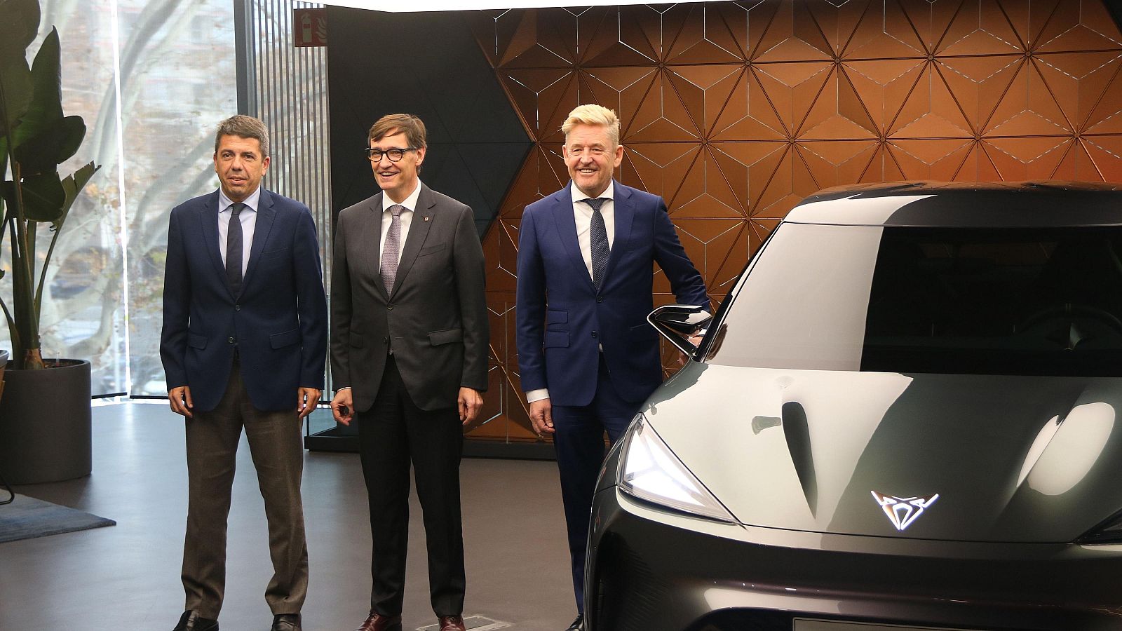 Barcelona acull una cimera per impulsar les vendes de cotxes elèctrics | Climent Sabater