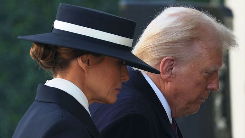 El protocol del barret de Melania Trump, amb la dissenyadora Gema Galdón - De nit | Escoltar