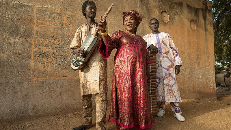 Mil mundos en Radio 5 - Trio Da Kali - 07/02/2025 - Escuchar  ahora