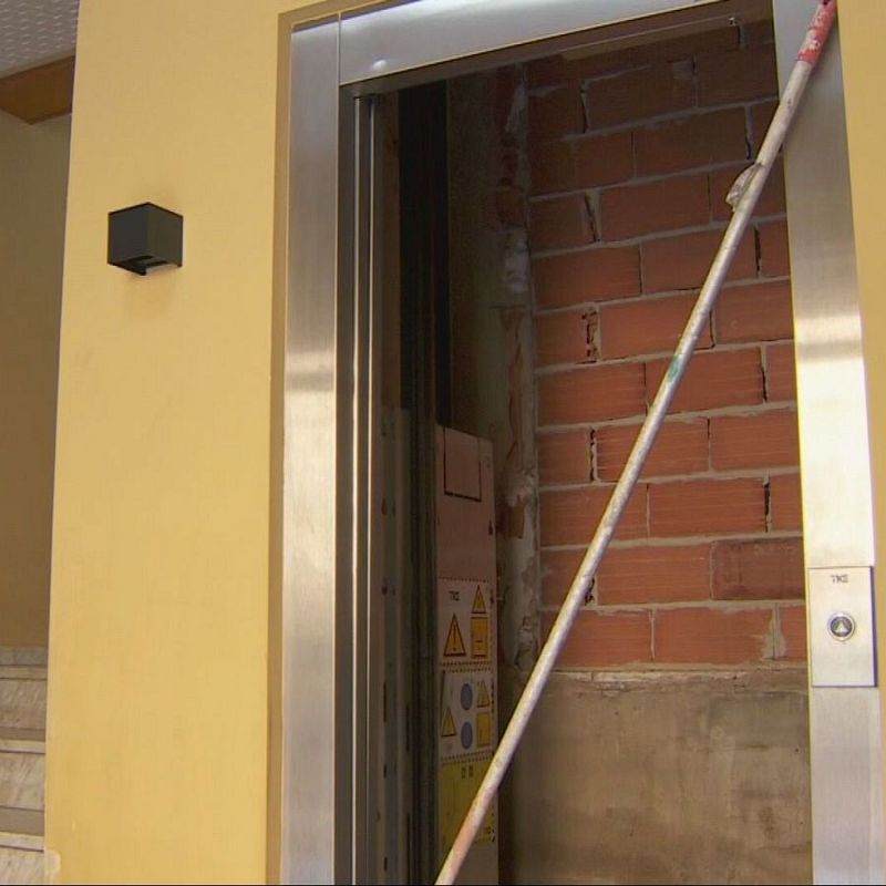 Miles de personas con movilidad reducida sin ascensor tras la dana - Escuchar ahora