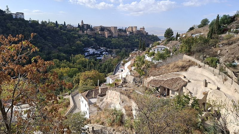 10.000 Lugares para viajar con Ángela Gonzalo - Sacromonte, un barrio de música y magia en Granada - 08/02/2025 - Escuchar ahora