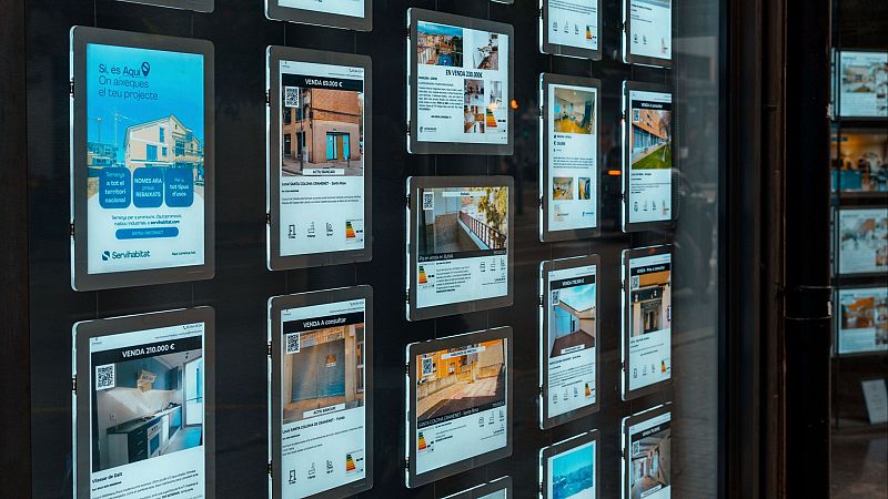 Las Mañanas de RNE - El 40% de los españoles teme no poder pagar el alquiler o la hipoteca en los próximos 12 meses - Escuchar Ahora