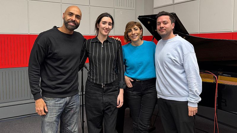 Las Mañanas de RNE - Mamen Asencio -  Judeline: "Estoy muy agradecida de haber sido la rara del pueblo" - Escuchar ahora