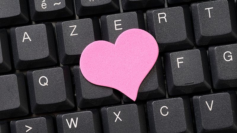 Estafas amorosas: un cebo para personas vulnerables que deja el corazón roto y el bolsillo vacío - Escuchar ahora