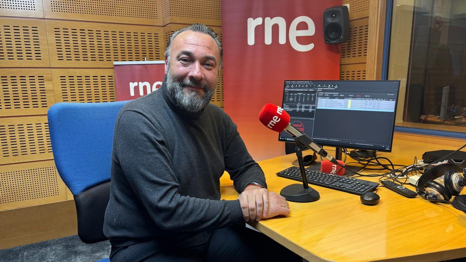 Las Mañanas de RNE - Mamen Asencio - El profesor que tiende puentes entre la cárcel y la universidad - Escuchar ahora