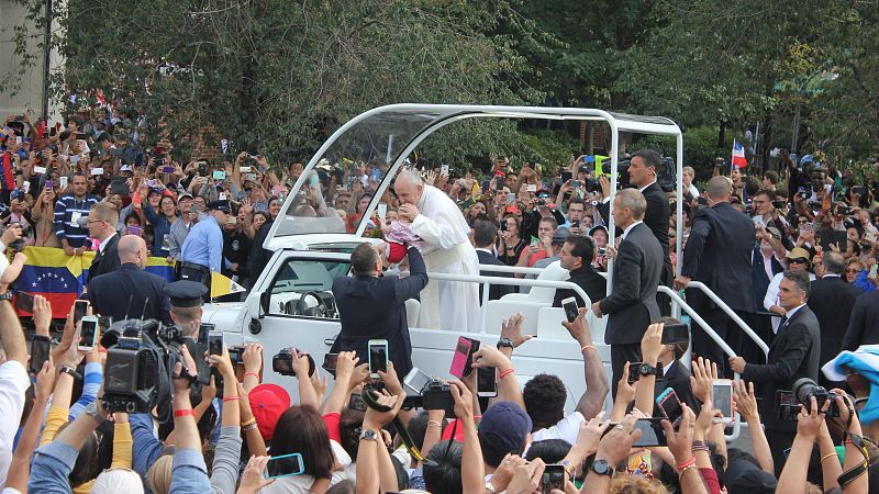 El centro de las miradas del papa Francisco pasa por los migrantes y refugiados: "Gestos como estos han definido su obra" - Escuchar ahora