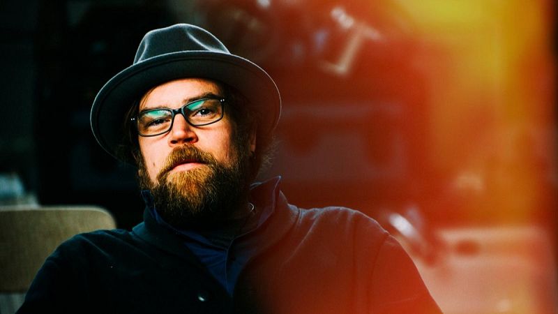 Sin rodeos - Frescura y emoción en la música de Aaron Burdett - 21/02/2025 - Escuchar ahora