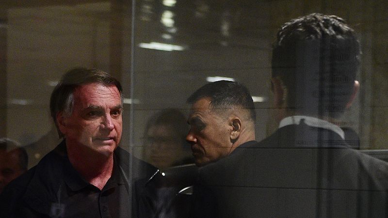 Cinco continentes - La justicia cerca a Jair Bolsonaro - Escuchar ahora