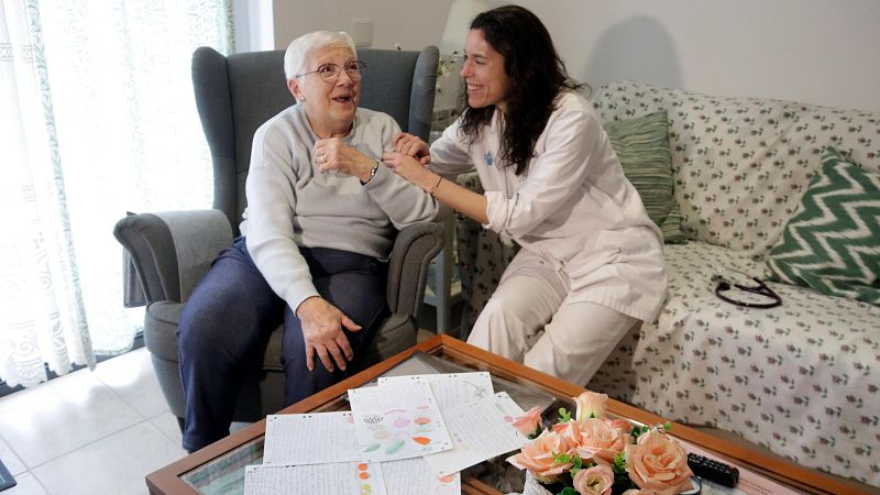 Escriure receptes de cuina per combatre la soledat no desitjada, una iniciativa a Celrà