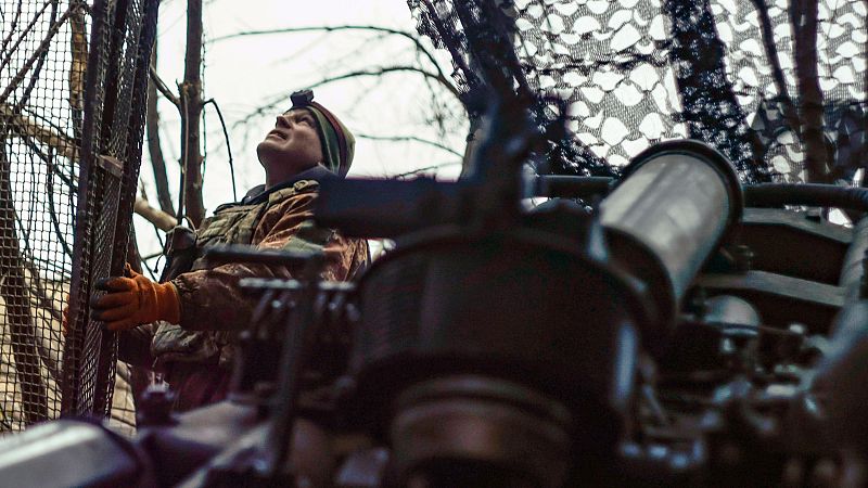 Cinco Continentes - EEUU suspende la ayuda militar a Ucrania - Escuchar ahora