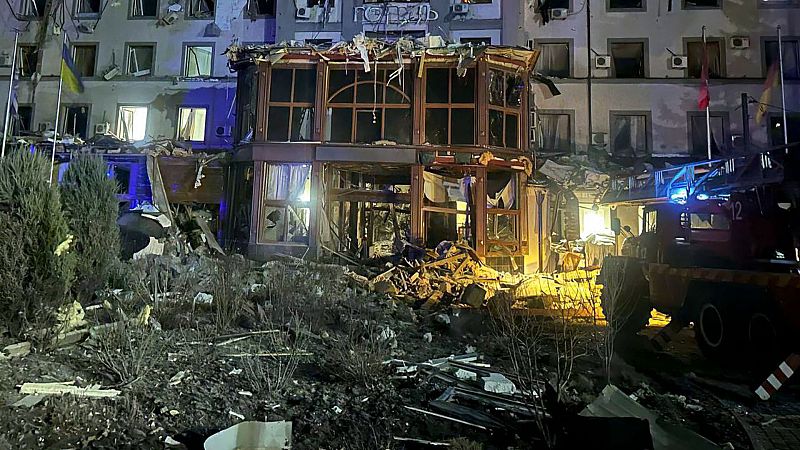 Crónica internacional -  Un misil ruso impacta contra un hotel en Ucrania causando 4 muertos