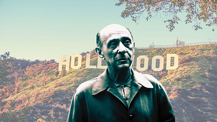 Primer plano de Arnold Schönberg, con expresión seria, mirando a la derecha y chaqueta oscura; al fondo, el cartel de Hollywood.