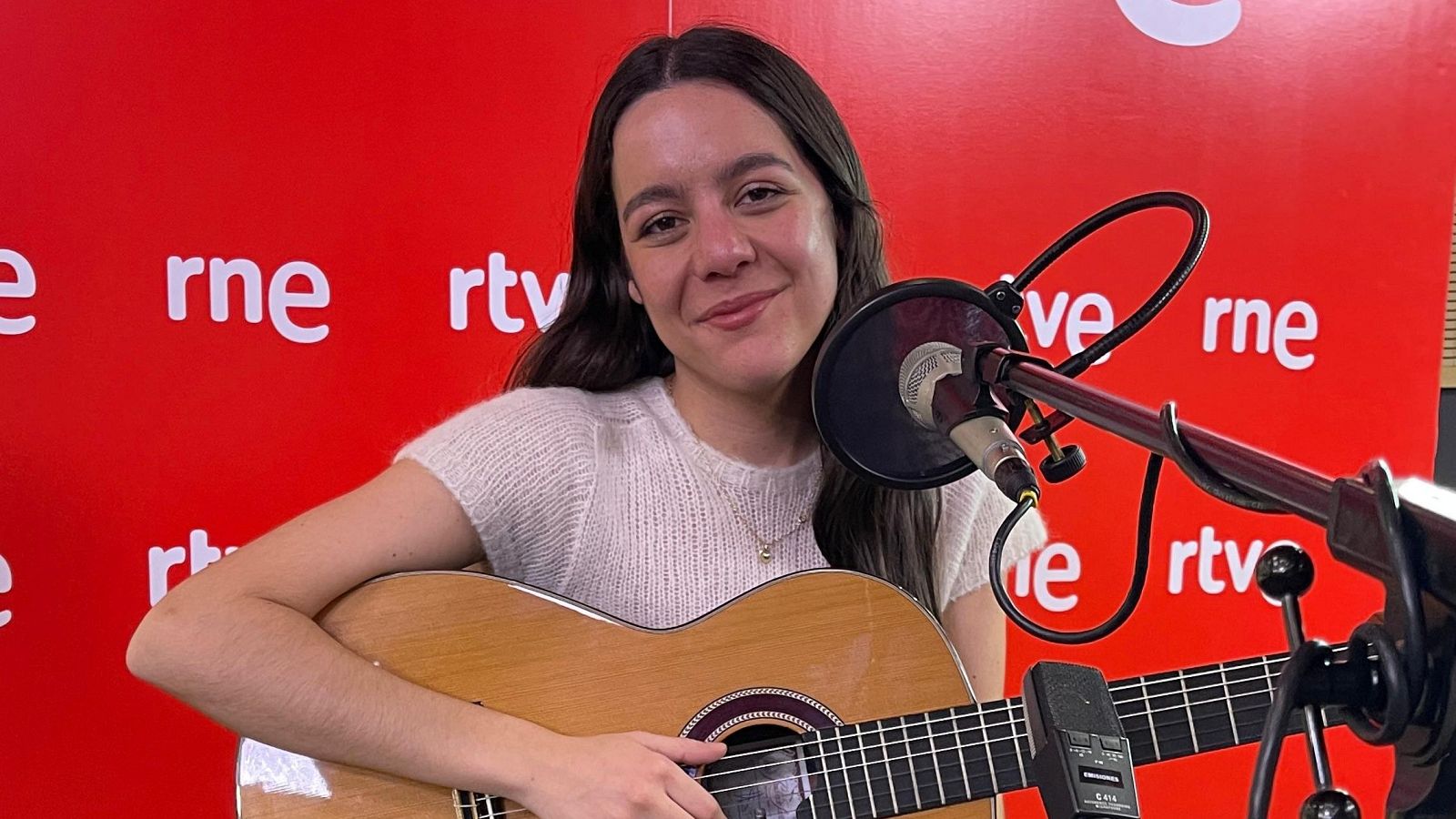 Las Mañanas de RNE - Mamen Asencio - Valeria Castro: "La música me salva y me sana" - Escuchar ahora