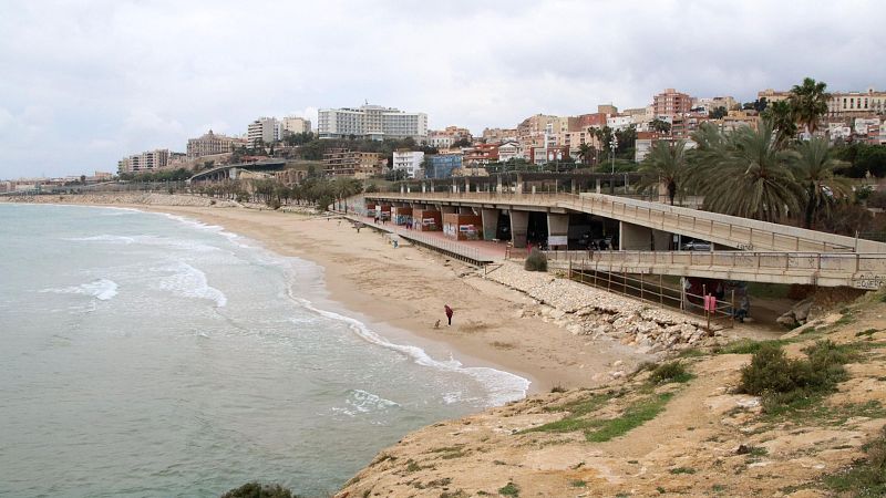 Tarragona enderroca el marmotreto de la platja del Miracle | Judit Huerta