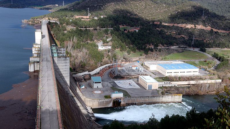 Alguns pantans desembassen per deixar espai per l'aigua de més pluges i el desgel
