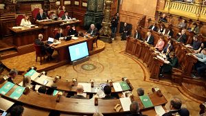 El caos a la xarxa ferroviria es trasllada a l'Ajuntament