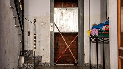 La dana aisla a personas mayores o dependientes: Unos 6.000 ascensores contin�an sin funcionar cinco meses despu�s - Escuchar ahora