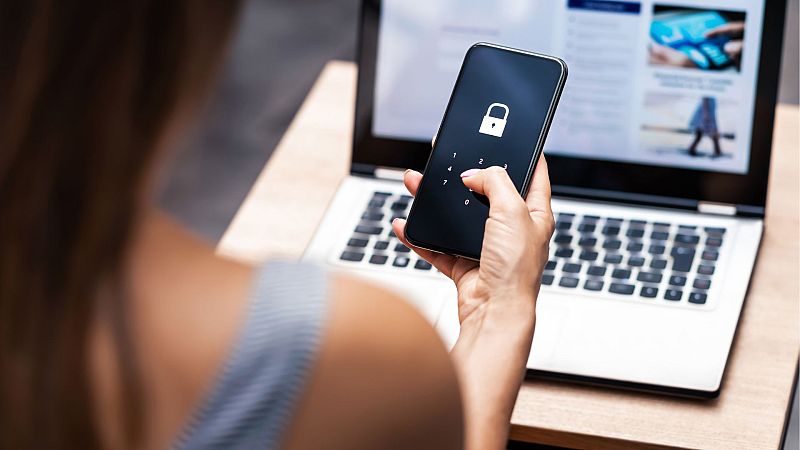 Economía de bolsillo - Cómo evitar estafas y mejorar tu seguridad online - 30/03/25 - escuchar ahora