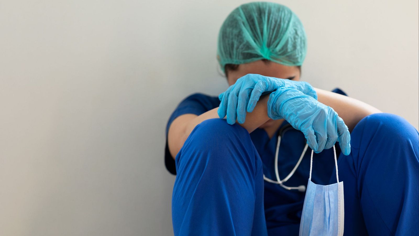 El 40% dels sanitaris pateixen burnout, el síndrome d'estar cremat per la feina