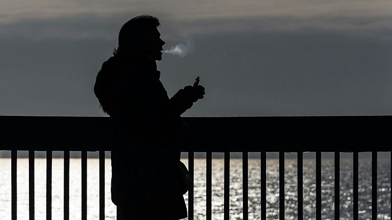 Els vapejadors i bosses de nicotina, més cares des de l'1 d'abril