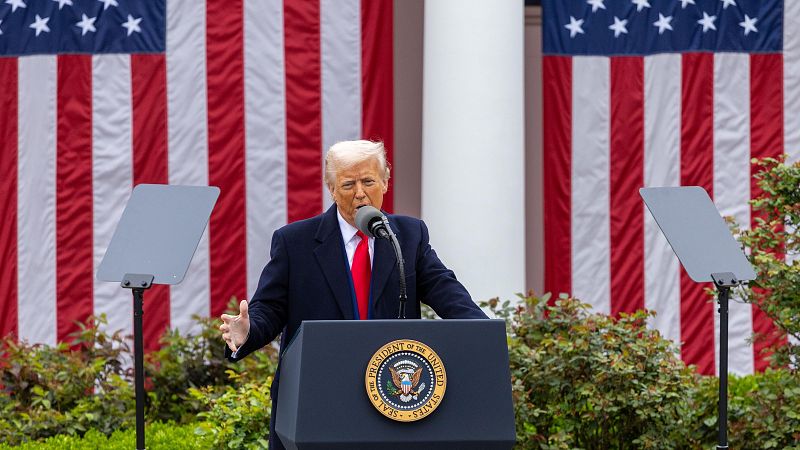 Crónica internacional - Donald Trump declara la guerra comercial al resto del mundo - Escuchar ahora