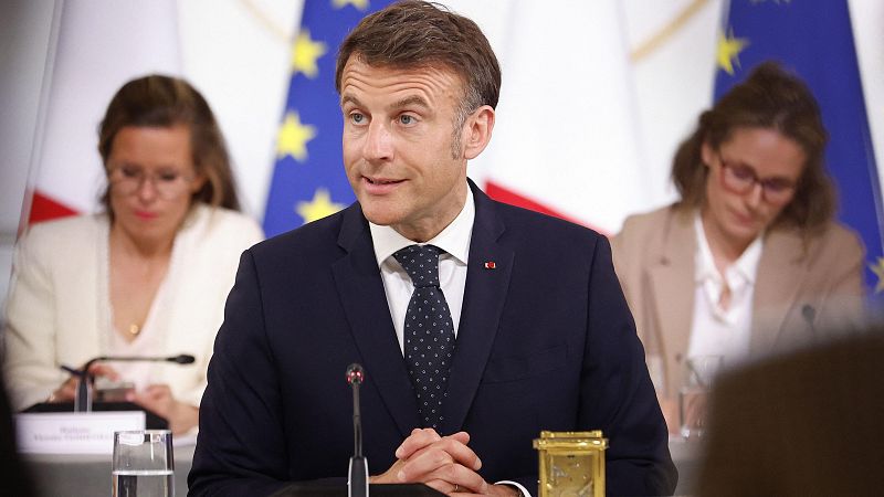 Crónica internacional -  Macron pide suspender ya los planes de inversión de empresas europeas en EEUU