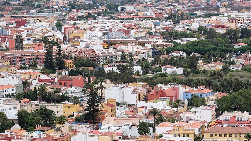 La industria turística complica la situación de la vivienda en Canarias: "Vemos que nos expulsan de los barrios" - Escuchar ahora