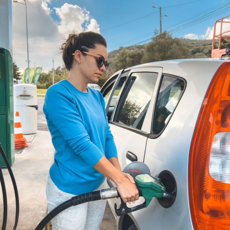 Fin de mes - El petróleo se abarata ¿y los combustibles?