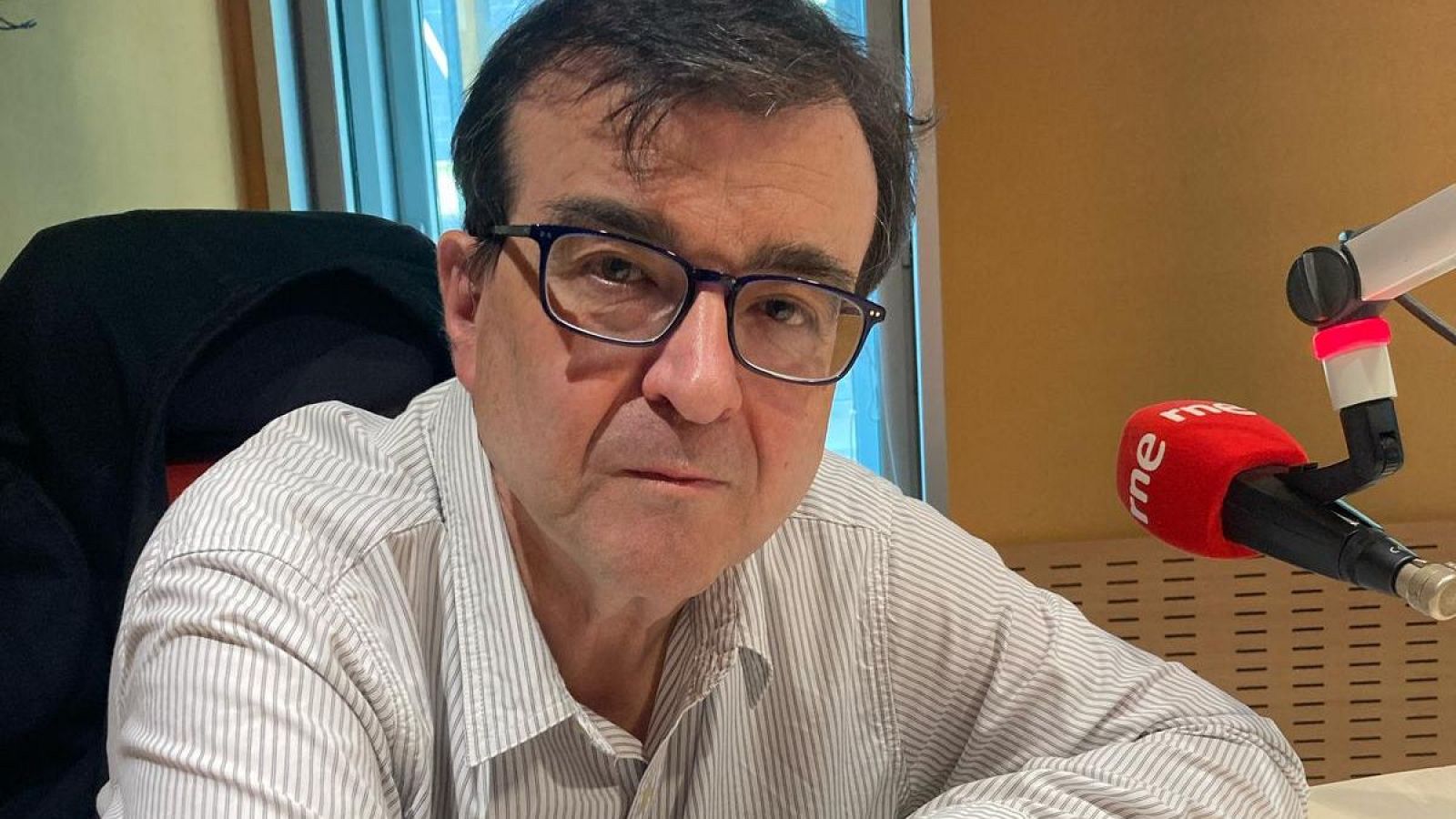 No es un día cualquiera - Javier Cercas presenta su nuevo libro, 'El loco de Dios en el fin del mundo' - Escuchar ahora