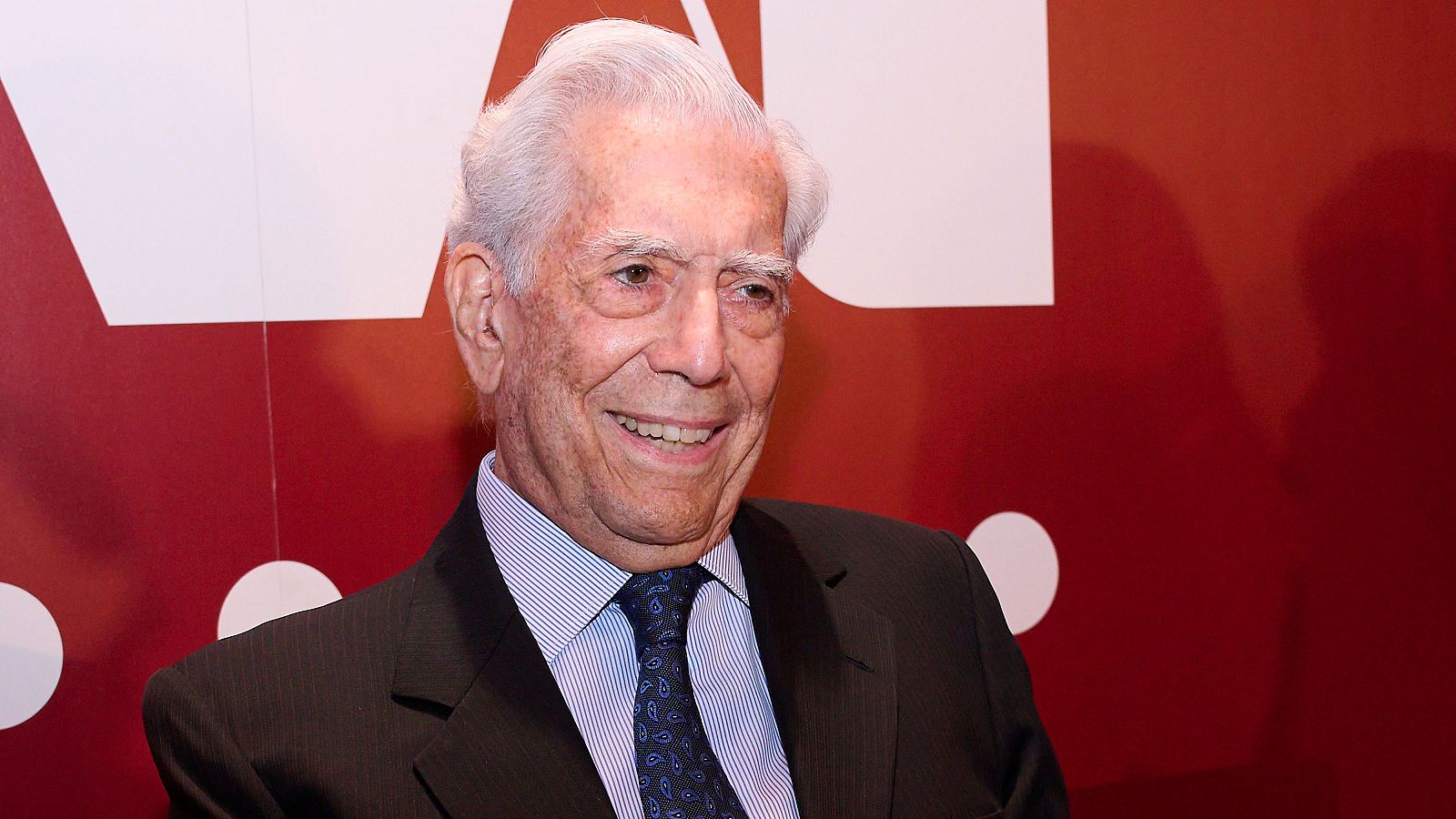 Andrés Trapiello: "Le debo a Vargas Llosa dos de las mejores cosas que me han pasado" - Escuchar ahora