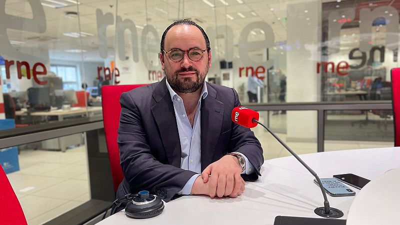 Las mañanas de RNE - Ignacio Peyró presenta 'El español que enamoró al mundo: una vida de Julio Iglesias" - Escuchar ahora