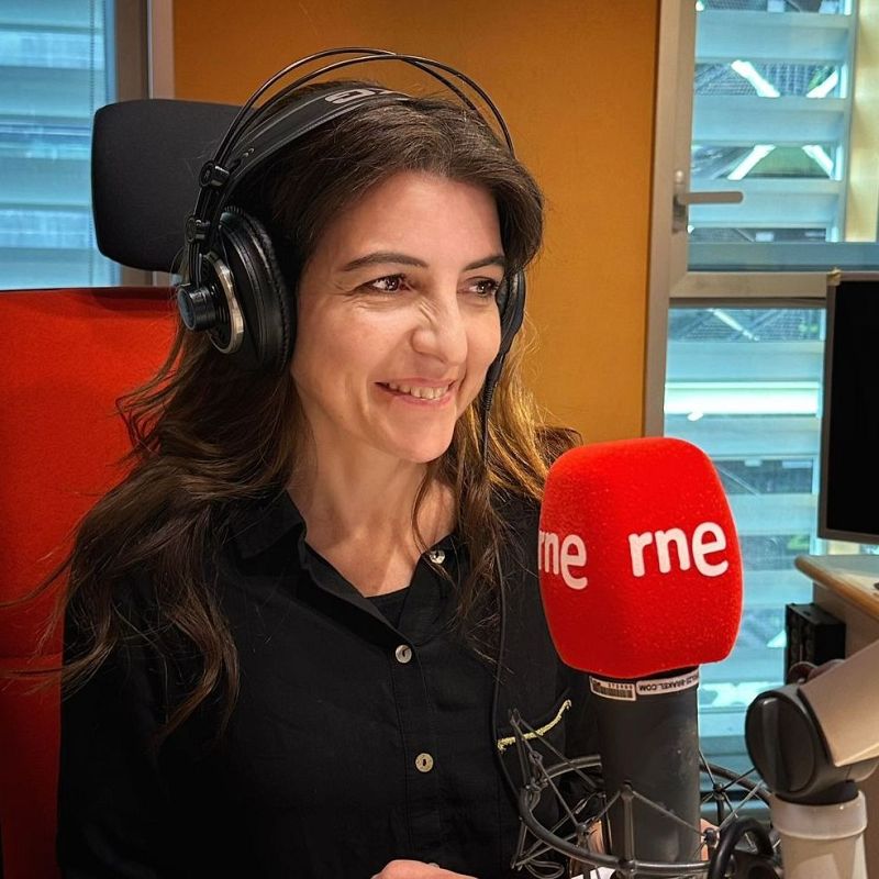 Montserrat Rigall consulta la IA: qui serà el nou Papa? - L'Entrellat | Escoltar