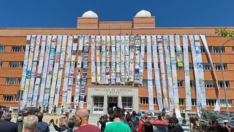 Las seis universidades públicas madrileñas paran este lunes: "Estamos luchando para tener lo mínimo, lo digno, que es el 50% más de lo que ahora nos están dando" - Escuchar ahora